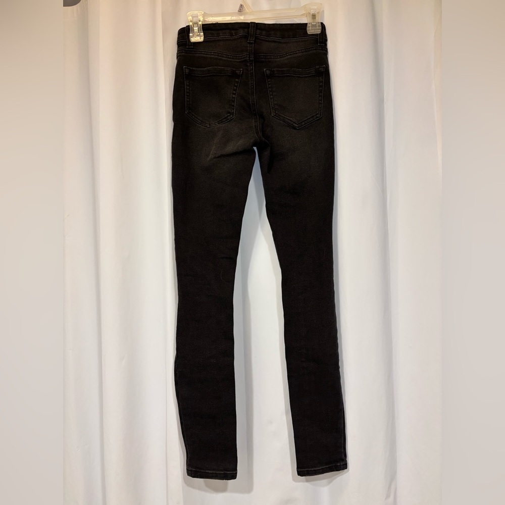 Forever 21 Black Distressed Skinny Jeans - Picture 4 of 4